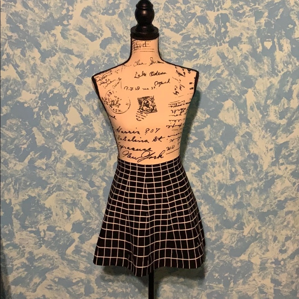 Checkered skirt black and white